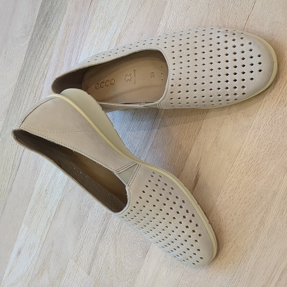 Ecco leather lined slip on wedge loafer sz 8.5 light gray